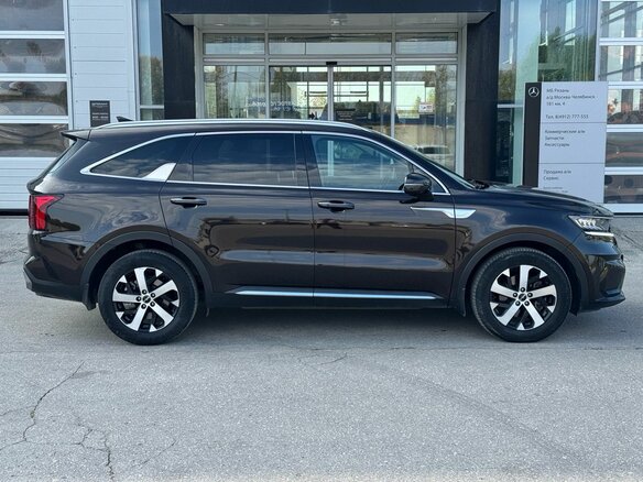 2022 Kia Sorento IV, коричневый, 3240000 рублей - вид 3