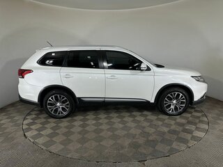 2015 Mitsubishi Outlander III Рестайлинг 2, белый, 1530000 рублей, вид 4