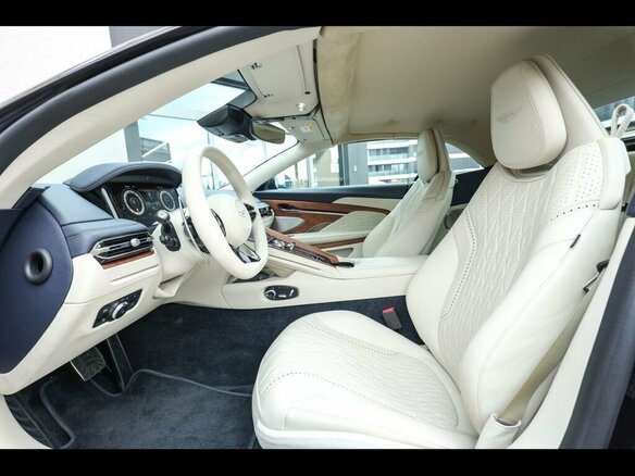 2025 Aston Martin DB12, синий, 36500000 рублей - вид 19