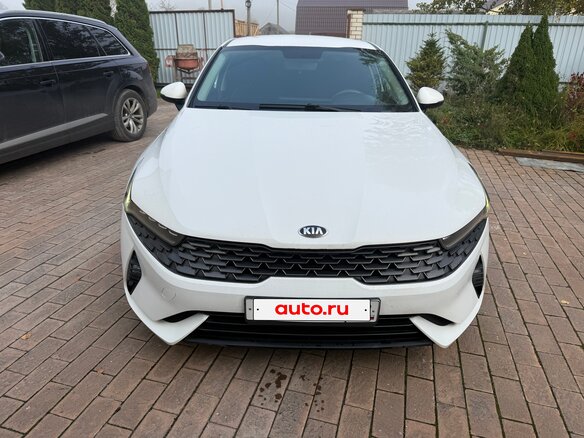2020 Kia K5 III, белый - вид 1
