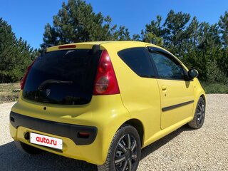 2010 Peugeot 107 I Рестайлинг, жёлтый, 501000 рублей, вид 4