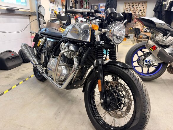 2025 Royal Enfield Continental GT, серебристый, 700000 рублей