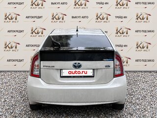2012 Toyota Prius III Рестайлинг (XW30), белый, 1000000 рублей, вид 4