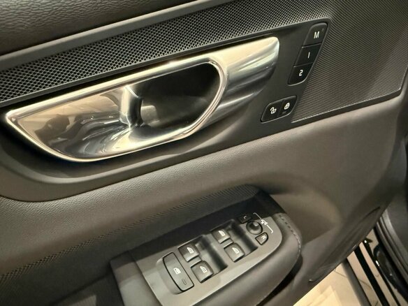 2026 Volvo XC60 II Рестайлинг 2, чёрный, 6650000 рублей - вид 17
