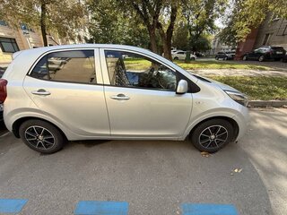 2018 Kia Picanto III, серебристый, 900000 рублей, вид 2