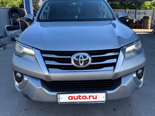 2017 Toyota Fortuner II, серебристый, 2800000 рублей, вид 1