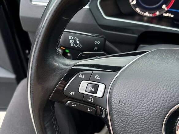 2017 Volkswagen Tiguan II, чёрный, 3440000 рублей - вид 34