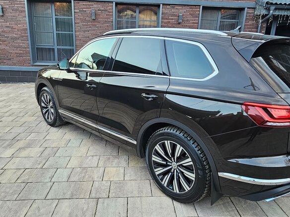 2018 Volkswagen Touareg III, коричневый, 5080000 рублей - вид 7