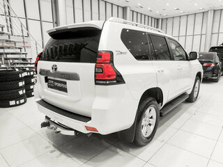 2021 Toyota Land Cruiser Prado 150 Series Рестайлинг 3, белый, 4950000 рублей, вид 5