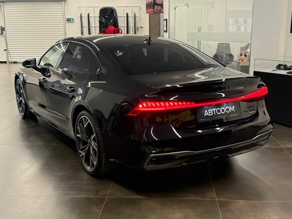 2026 Audi A7 L 45 TFSI II (4K), чёрный, 7098000 рублей - вид 2