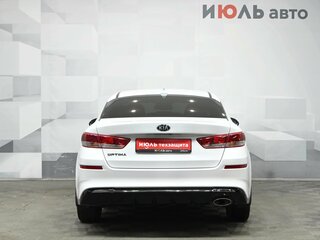 2018 Kia Optima IV Рестайлинг, белый, 2000000 рублей, вид 5
