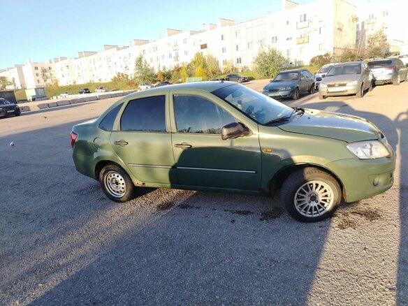 2013 Lada (ВАЗ) Granta I, зелёный, 160000 рублей - вид 3