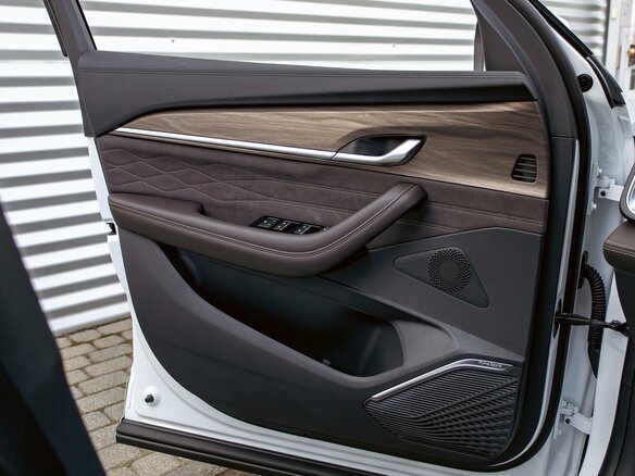 2025 Geely Monjaro I Рестайлинг, белый, 3055000 рублей - вид 11