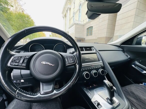 2018 Jaguar E-Pace I, чёрный, 2500000 рублей - вид 8