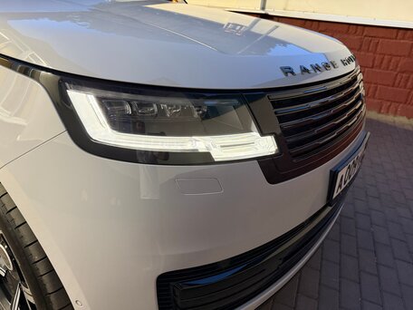 2022 Land Rover Range Rover P400 MHEV V, серый, 14800000 рублей, вид 2
