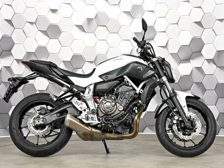 2014 Yamaha MT-07 (FZ-07), белый, 725000 рублей, вид 3