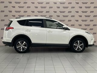 2017 Toyota RAV4 IV (XA40) Рестайлинг, белый, 2640000 рублей, вид 4