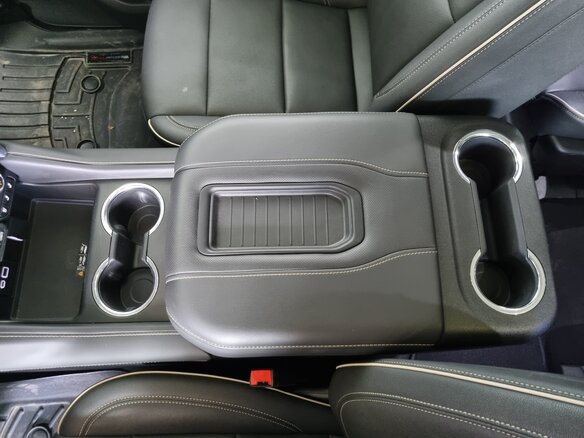 2023 GMC Yukon V, чёрный, 10300000 рублей - вид 22