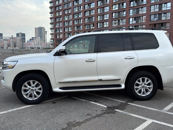 2016 Toyota Land Cruiser 200 Series Рестайлинг 2, белый - вид 5