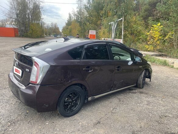 2013 Toyota Prius III Рестайлинг (XW30), фиолетовый, 950000 рублей - вид 16