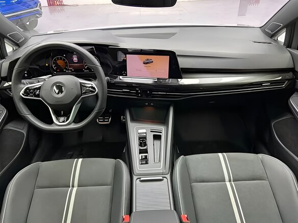 2023 Volkswagen Golf VIII, серый, 1990000 рублей - вид 7