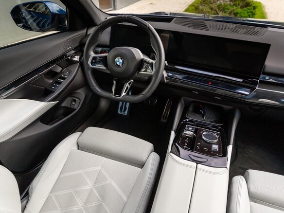 2023 BMW 5 серии 520d xDrive VIII (G60/G61/G68), синий, 7350000 рублей - вид 13