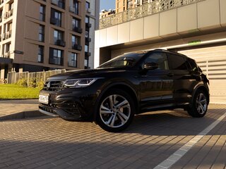 2021 Volkswagen Tiguan II Рестайлинг, чёрный, 4450000 рублей, вид 1
