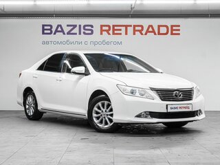 2013 Toyota Camry VII (XV50), белый, 1580000 рублей, вид 3