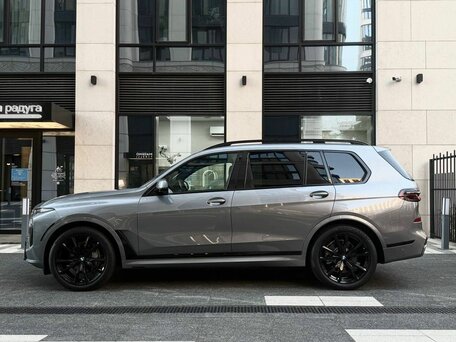 2022 BMW X7 40i I (G07) Рестайлинг, серый, 12990000 рублей, вид 3