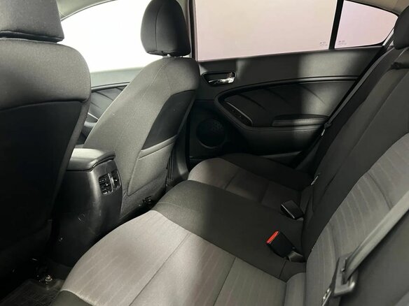 2019 Kia Cerato III Рестайлинг (Classic), белый, 1800000 рублей - вид 10