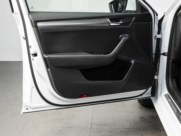 2021 Skoda Superb III Рестайлинг, белый, 2865000 рублей - вид 9