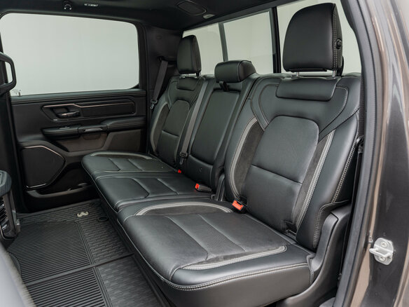 2024 Ram 1500 Crew Cab eTorque V, серый, 10990000 рублей - вид 24