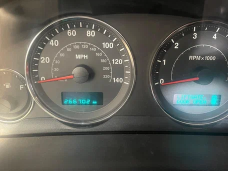 2005 Jeep Commander, серый, 850000 рублей, вид 3