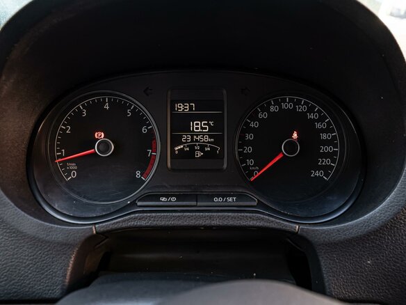 2017 Volkswagen Polo V Рестайлинг, чёрный - вид 14