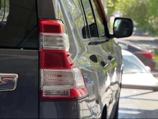 2013 Toyota Land Cruiser Prado 5-speed 150 Series Рестайлинг 1, серый, 3700000 рублей, вид 2