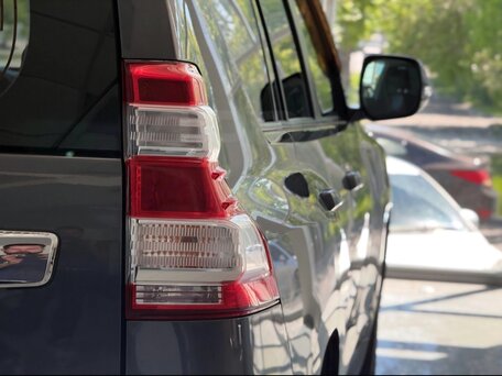 2013 Toyota Land Cruiser Prado 5-speed 150 Series Рестайлинг 1, серый, 3700000 рублей, вид 2