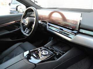 2026 BMW 5 серии Long 530Li xDrive VIII (G60/G61/G68), белый, 7400000 рублей, вид 5