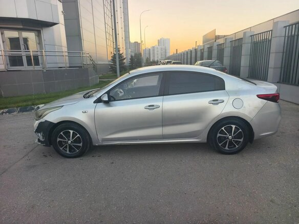2017 Kia Rio IV, серебристый, 616000 рублей - вид 7
