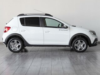 2022 Renault Sandero Stepway II Рестайлинг, белый, 1239000 рублей, вид 5
