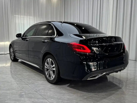 2021 Mercedes-Benz C-Класс 200 L IV (W205) Рестайлинг, чёрный - вид 4