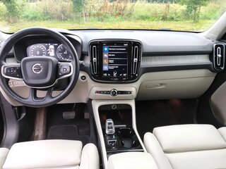 2021 Volvo XC40 I, чёрный, 2740000 рублей, вид 3