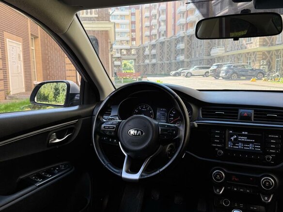 2017 Kia Rio IV, серебристый, 770000 рублей - вид 5