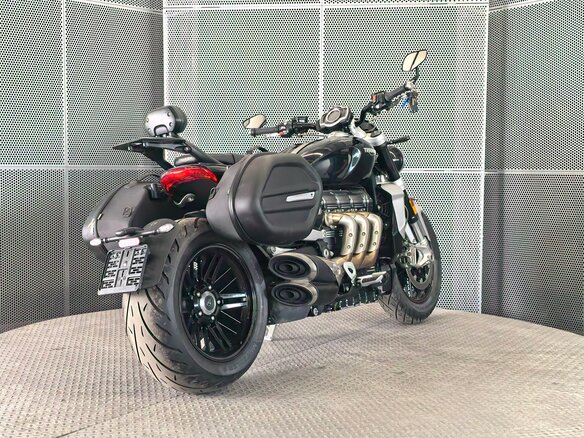 2022 Triumph Rocket III, чёрный, 1999000 рублей - вид 7