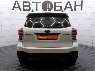 2017 Subaru Forester IV Рестайлинг 2, белый, 1699000 рублей, вид 5