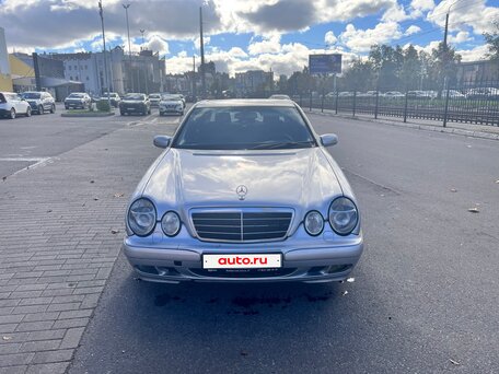 2001 Mercedes-Benz E-Класс 200 II (W210, S210) Рестайлинг, серебристый, 240000 рублей, вид 2