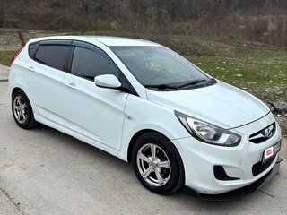 2011 Hyundai Solaris I, белый, 650000 рублей, вид 4