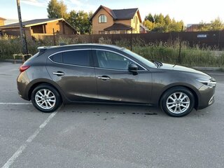 2017 Mazda Axela III Рестайлинг, коричневый, 1390000 рублей, вид 3