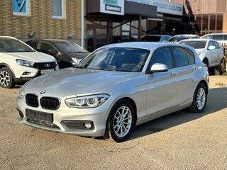 2018 BMW 1 серии 118i II (F20/F21) Рестайлинг 2, серебристый, 1650000 рублей, вид 1