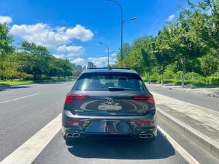 2023 Volkswagen Golf VIII, чёрный, 2010000 рублей, вид 5