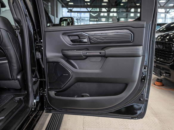 2026 Ram 1500 Crew Cab eTorque V Рестайлинг, чёрный, 11478302 рублей - вид 18
